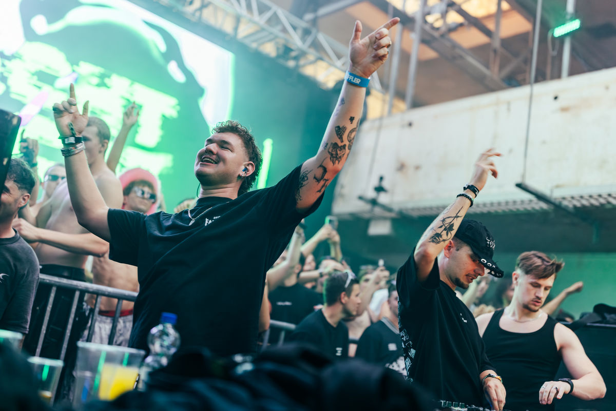 Loading... just a sec